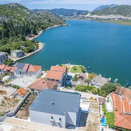 Familiy Navis With Heated Pool Villa *