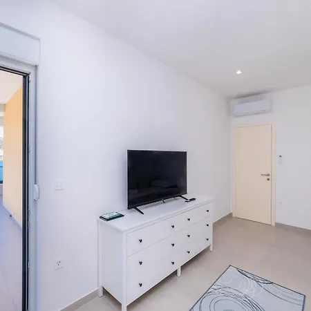 Familiy Navis With Heated Pool *