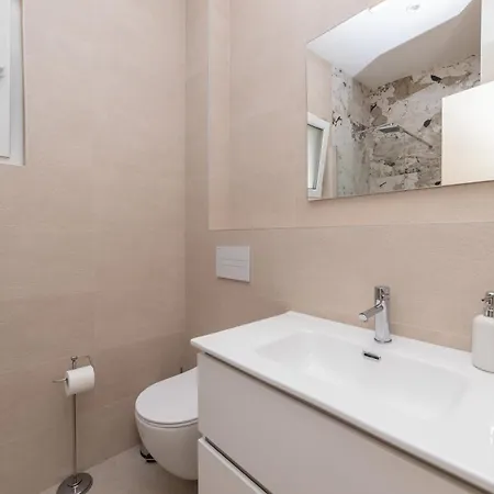 Familiy Navis With Heated Pool Villa *