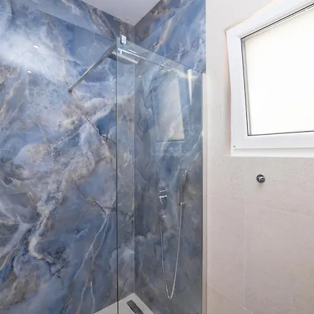 Familiy Navis With Heated Pool