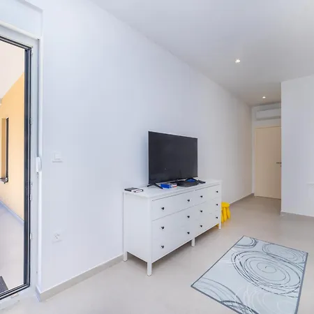 Familiy Navis With Heated Pool