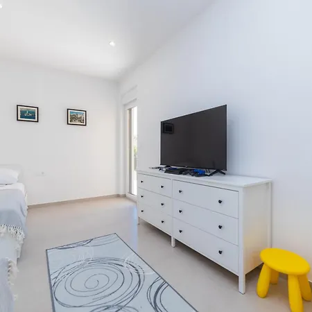 Familiy Navis With Heated Pool Villa *