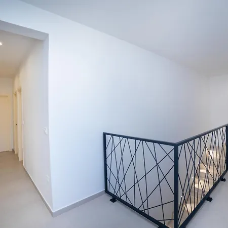 Familiy Navis With Heated Pool Villa Rogotin