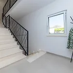 Familiy Navis With Heated Pool Villa
