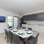 Βίλα Familiy Navis With Heated Pool Rogotin