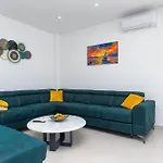 Familiy Navis With Heated Pool Rogotin
