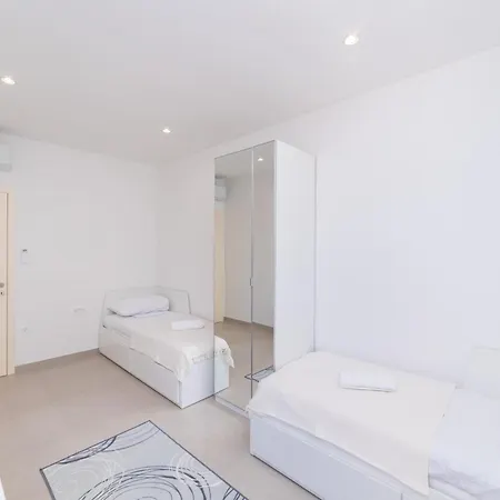 Familiy Navis With Heated Pool Rogotin