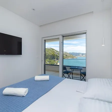 Familiy Navis With Heated Pool Villa *