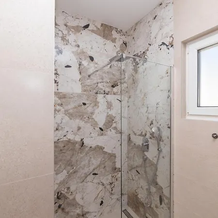 Villa Familiy Navis With Heated Pool