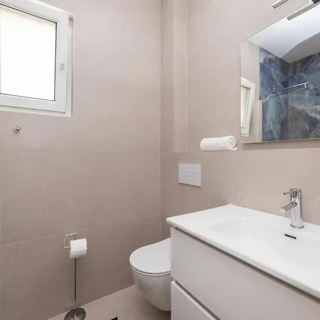 Villa Familiy Navis With Heated Pool Rogotin