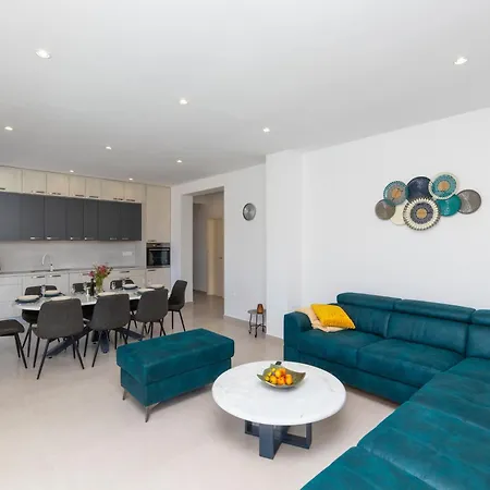 Familiy Navis With Heated Pool * Rogotin