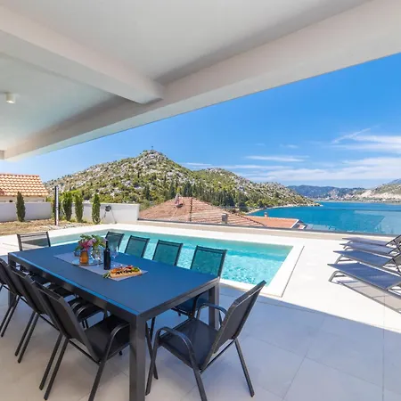 Villa Familiy Navis With Heated Pool