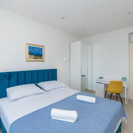 Βίλα Familiy Navis With Heated Pool Rogotin