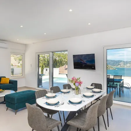 Familiy Navis With Heated Pool