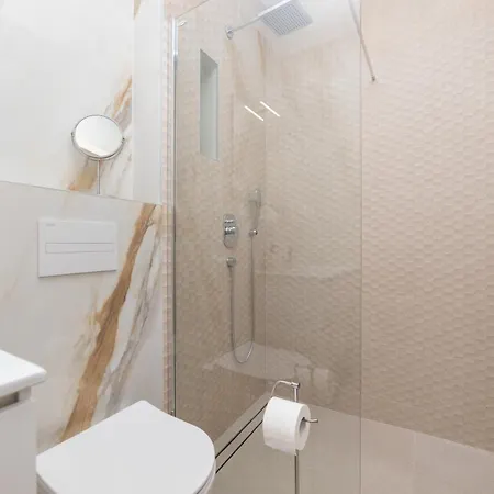 Familiy Navis With Heated Pool Villa Rogotin