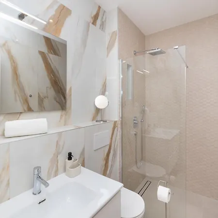 Familiy Navis With Heated Pool Rogotin