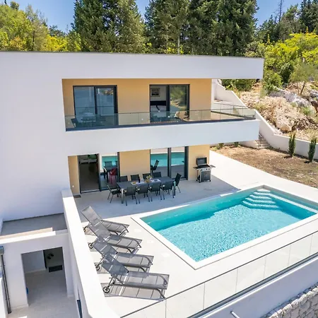 Villa Familiy Navis With Heated Pool