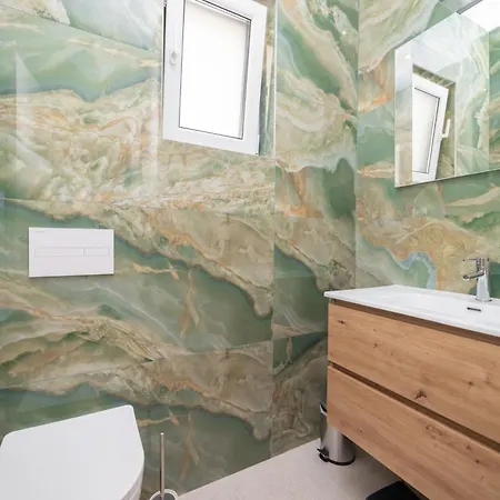 Familiy Navis With Heated Pool Villa Rogotin