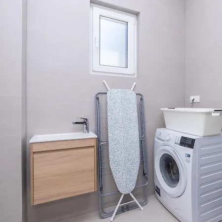 Familiy Navis With Heated Pool Rogotin