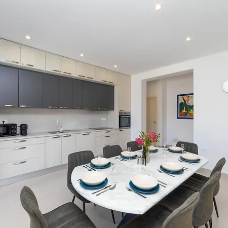 Familiy Navis With Heated Pool Villa *