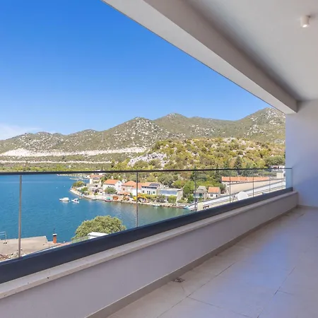 Villa Familiy Navis With Heated Pool