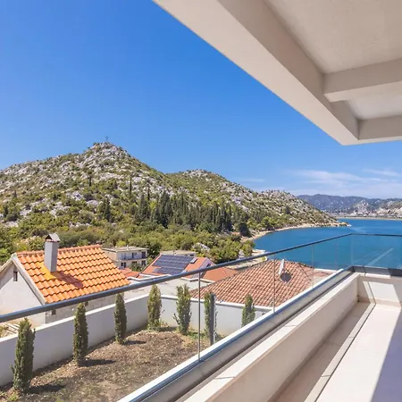 Familiy Navis With Heated Pool Villa Rogotin