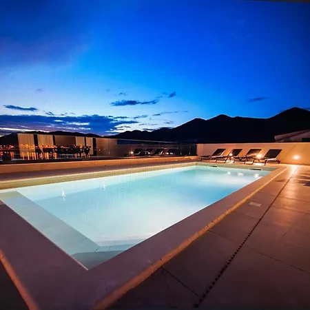 Familiy Navis With Heated Pool Rogotin