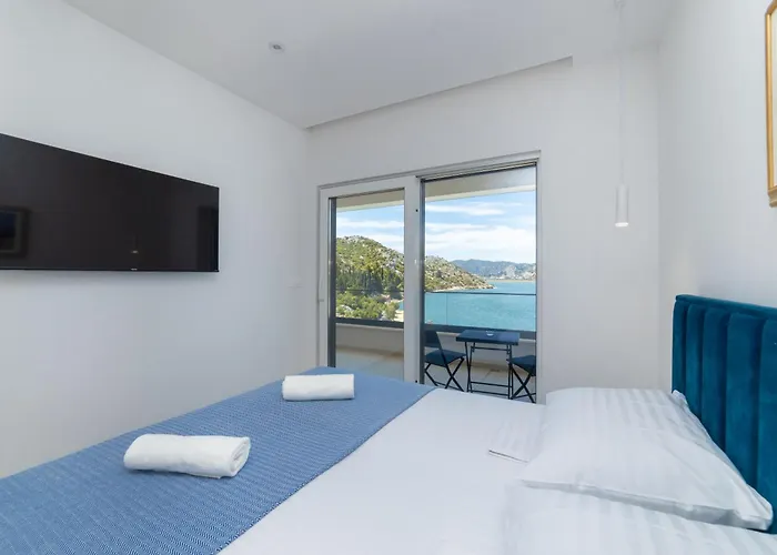 Familiy Navis With Heated Pool וילה *