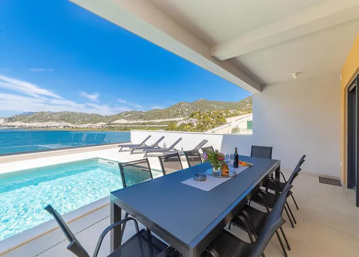 Familiy Navis With Heated Pool Rogotin