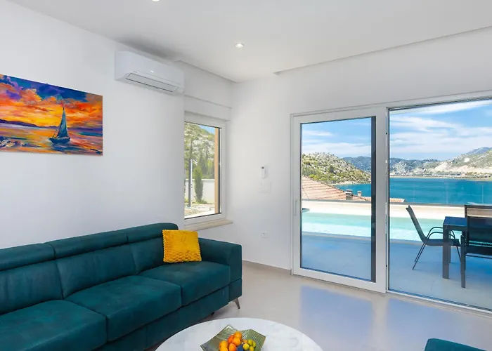 Familiy Navis With Heated Pool * Rogotin