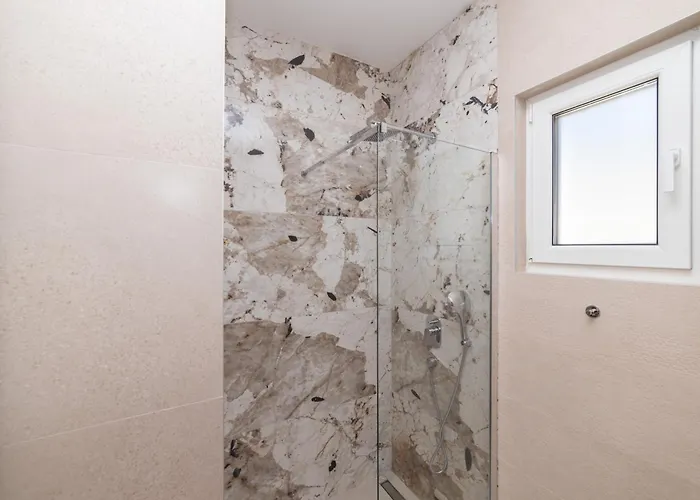 וילה Familiy Navis With Heated Pool