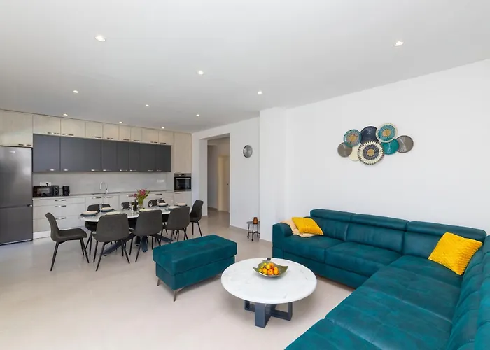 Familiy Navis With Heated Pool * Rogotin