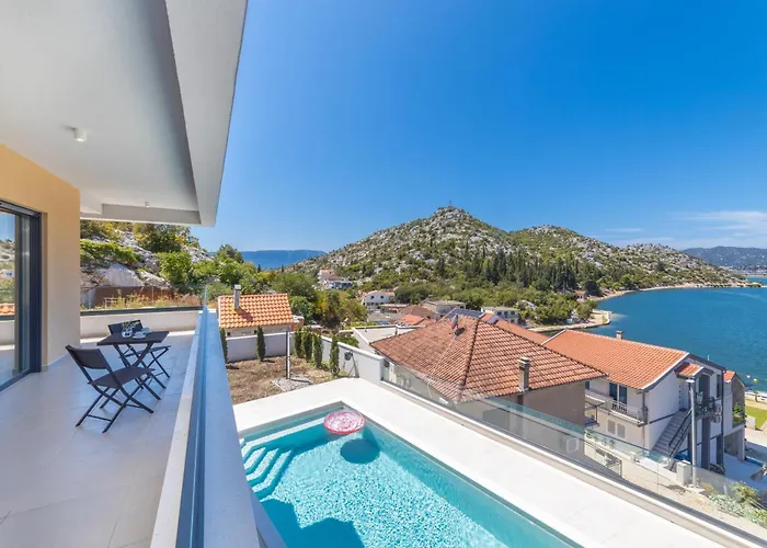 וילה Familiy Navis With Heated Pool *