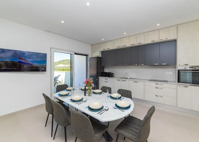 וילה Familiy Navis With Heated Pool Rogotin