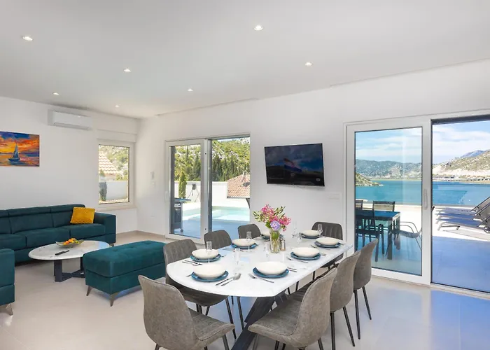 Familiy Navis With Heated Pool