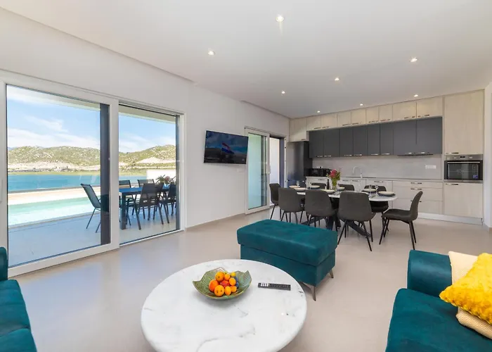 וילה Familiy Navis With Heated Pool Rogotin