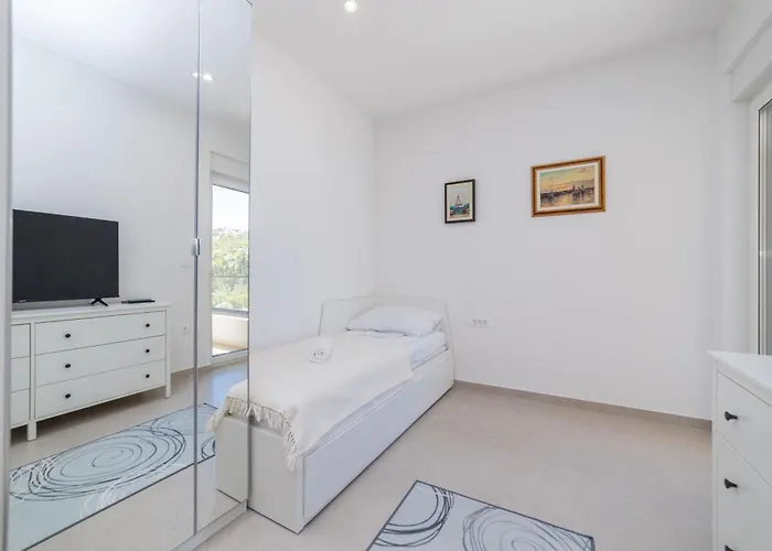 Familiy Navis With Heated Pool