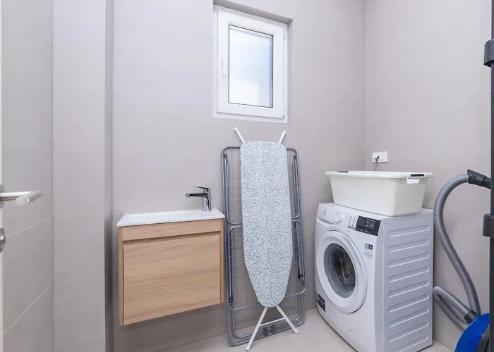 Familiy Navis With Heated Pool Rogotin