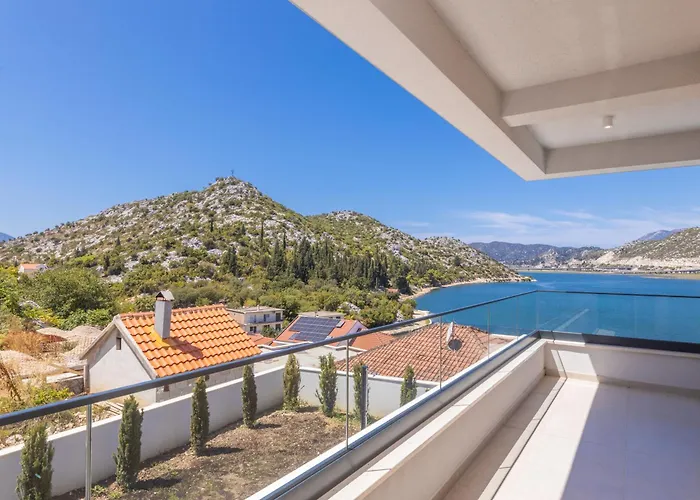 Familiy Navis With Heated Pool וילה Rogotin