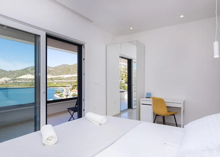 Familiy Navis With Heated Pool * Rogotin