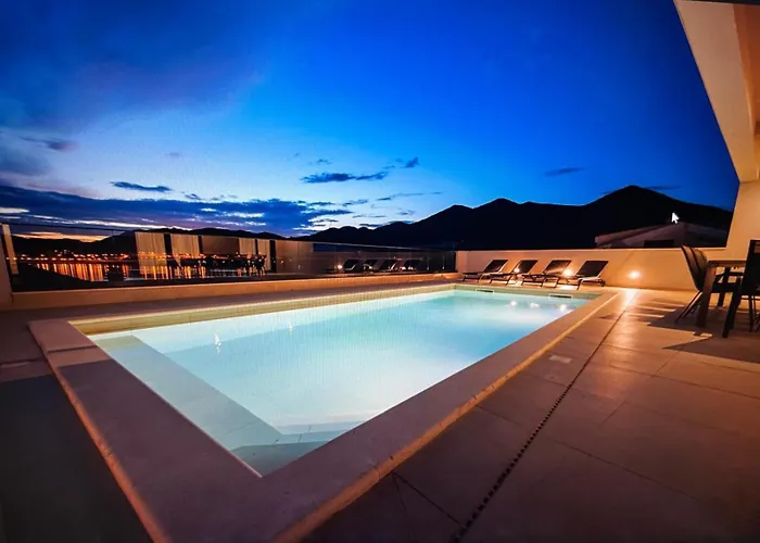 Familiy Navis With Heated Pool Rogotin