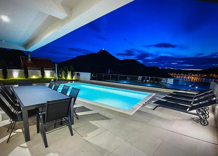 וילה Familiy Navis With Heated Pool *